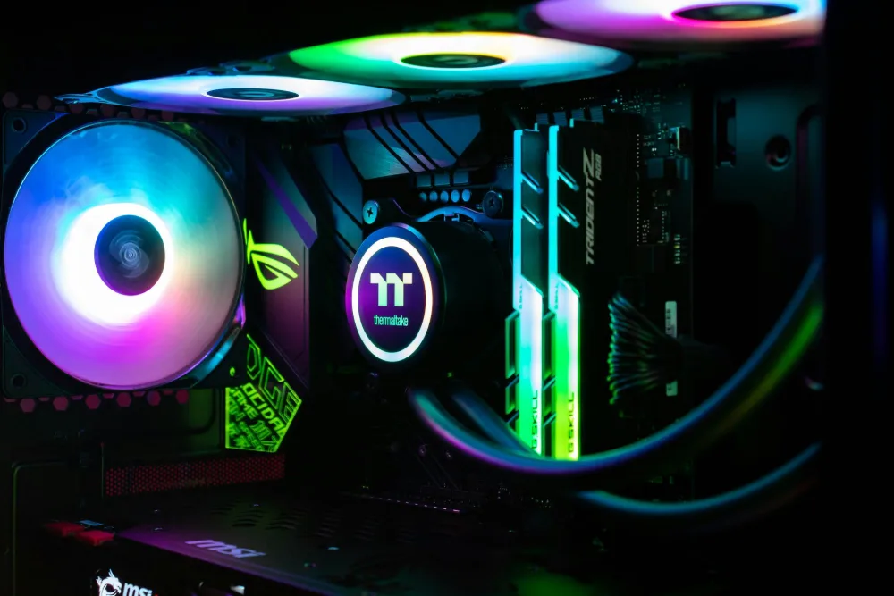 Intérieur éclairé d'un PC gamer